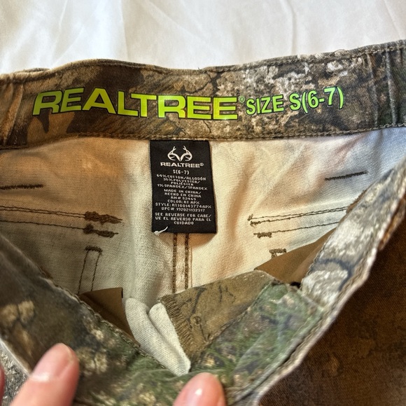 Realtree Kids Camouflage Cargo Pants with Green Accents - Picture 2 of 5